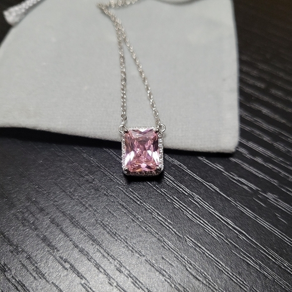 None Jewelry - Sterling silver 925 necklace with a Pink Gemstone Pendant